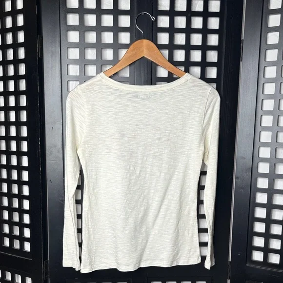 🤍 Talbots Cream Embroidered Peacock Floral Top Petite Long Sleeve 🤍 - Picture 8 of 14